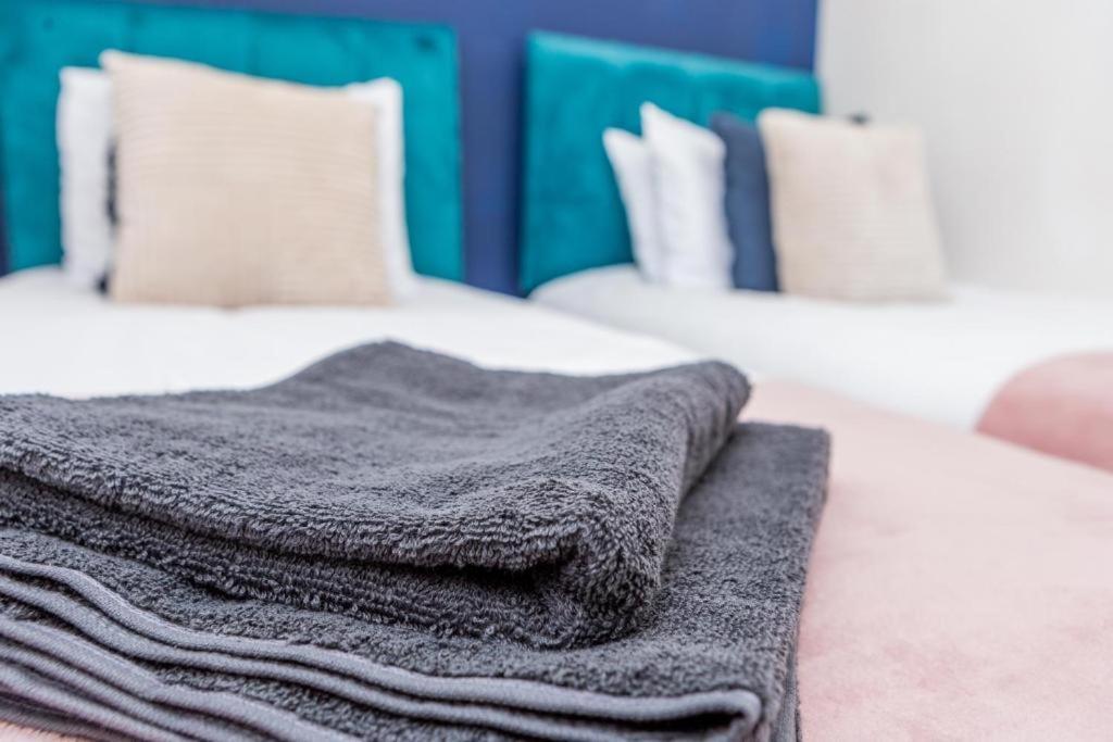 Newcastle'S Most Central Apartment - Sleeps 10 Bagian luar foto
