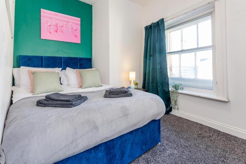 Newcastle'S Most Central Apartment - Sleeps 10 Bagian luar foto
